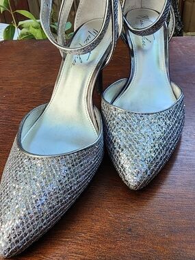 Marc Fisher Hien Sparkle Silver Ankle Strap Pumps Heels [7.5]